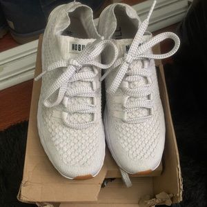 WHITE KNIT RUNNER (WOMEN'S) size 9 nearly new